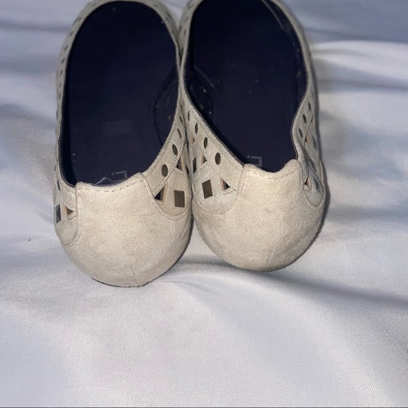 Vaneli criss cross leather ballet studded flats SZ 8.5 cream colored studded - Picture 7 of 7